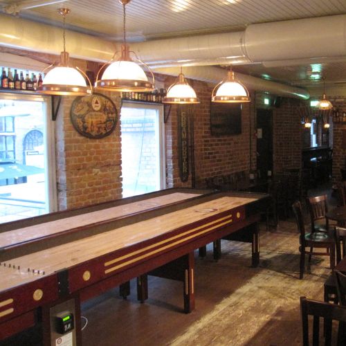 Customized Entertainment: Tailoring Luxury Shuffleboards to Reflect Your Club’s Brand Identity