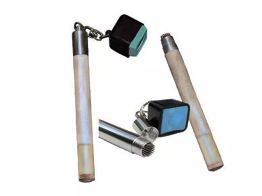 Pocket pool chalk with cue tip pick