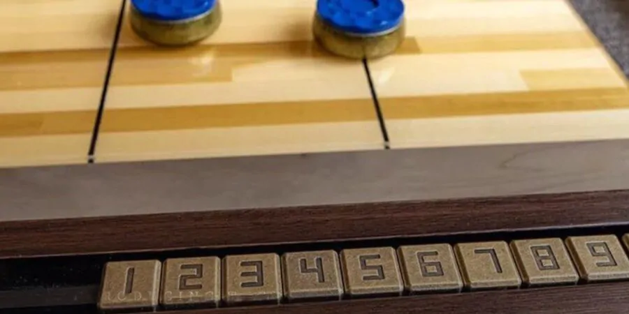 Shuffle (1) Shuffleboard table